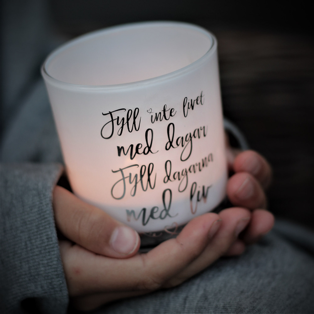 Ljuslykta Fyll inte livet från Majas lyktor säljs till förmån för Suicide Zero